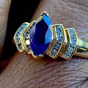 Beautiful 10k amethyst and diamond ring